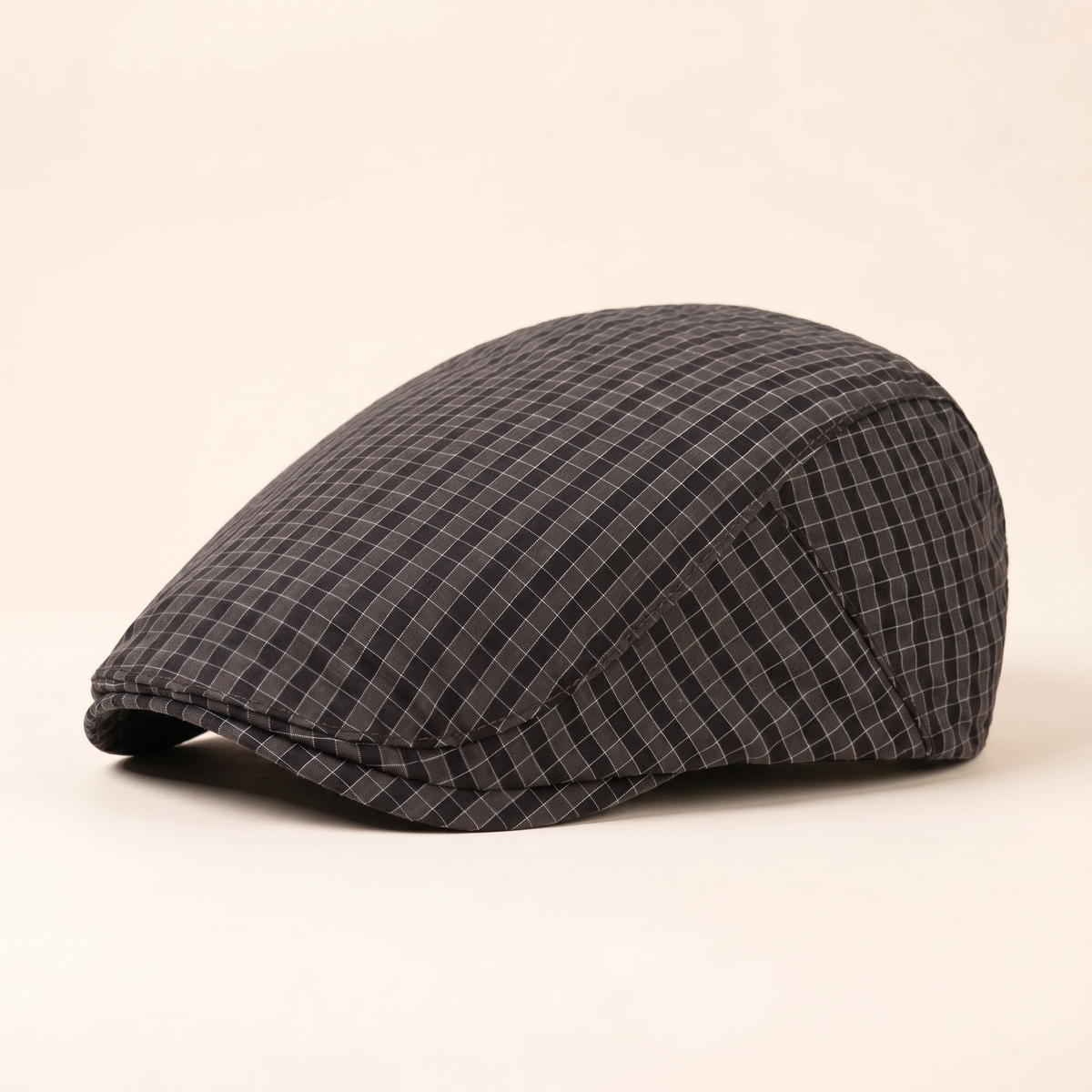 Lekka czapka w kratkę